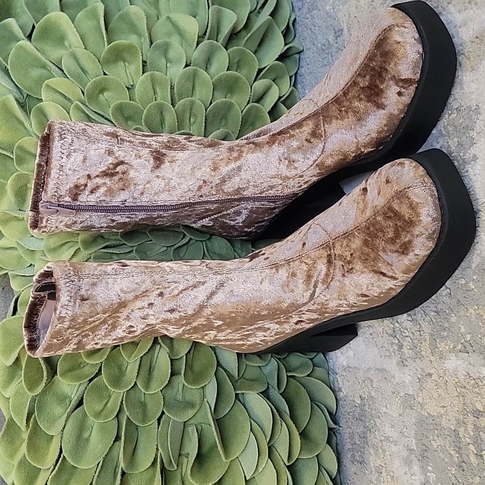 Steve Madden Platform Boots -  Klaton Crushed Velvet - Womens Size 7.5